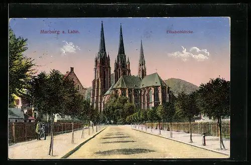 AK Marburg an der Lahn, auf der Strasse vor der Elisabethkirche