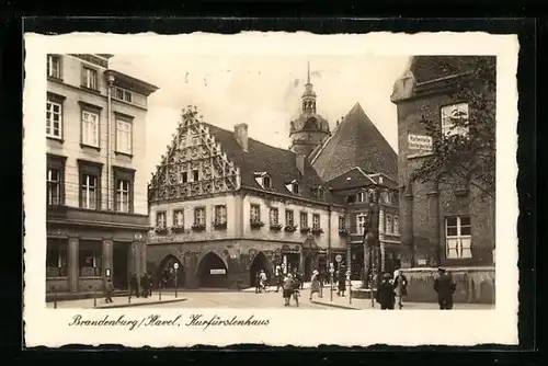 AK Brandenburg a. Havel, Besucher vor dem Kurfürstenhaus