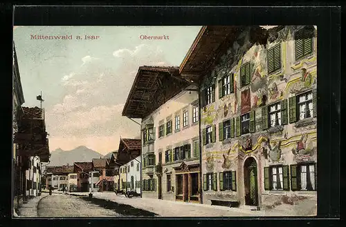 AK Mittenwald a. Isar, bemalte Häuser auf dem Obermarkt