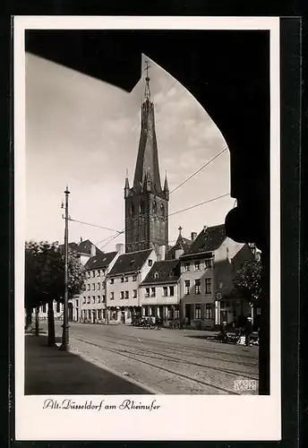 AK Düsseldorf am Rhein, Tordurchblick zum Kirchturm