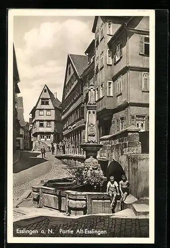 AK Esslingen a. N., Kinder am Brunnen in der Altstadt