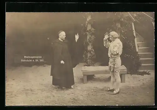 Foto-AK Rüdesheim a. Rh., Rheinsagenspiele 1911, Spielszene mit Geistlichem