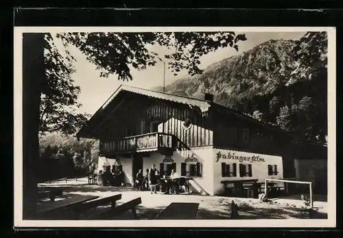 AK Bad Reichenhall, Gasthaus auf der Padinger Alm mit Gästen