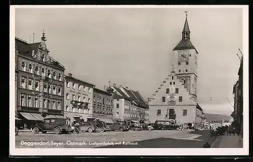 AK Deggendorf / Bayer. Ostmark, Luitpoldplatz mit Rathaus