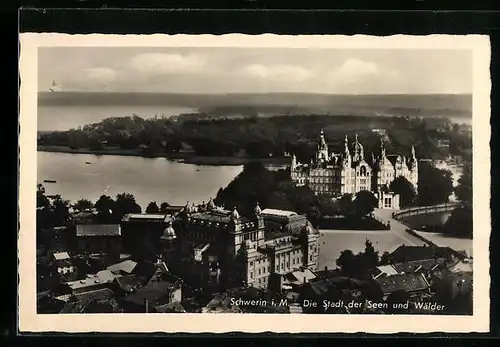 AK Schwerin i. M., Teilansicht mit Schloss- und Seeblick