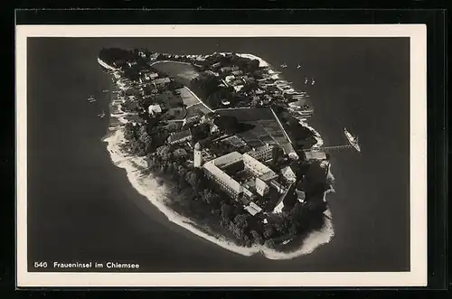 AK Fraueninsel / Chiemsee, Inselpanorama aus der Luft gesehen
