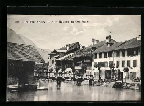AK Interlaken, alte Häuser an der Aare