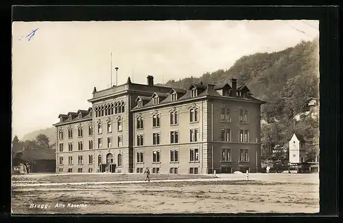 AK Brugg, Alte Kaserne, Hofansicht mit Kirche