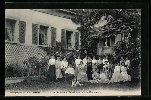 AK Aubonne, Pensionnat de la Chautanne, Gartenansicht mit Bewohnerinnen und Bernhardiner