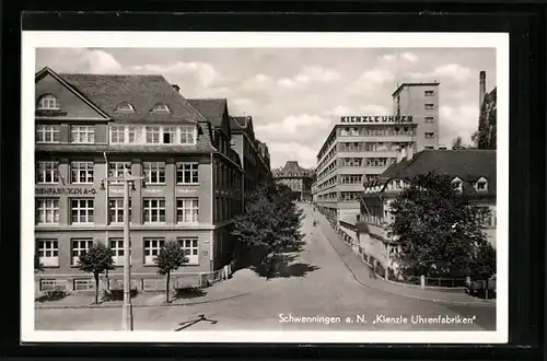 AK Schwenningen a. N., Kienzle Uhrenfabriken mit Strassen