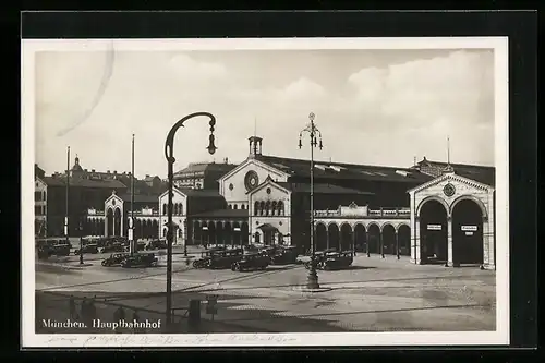 AK München, Hauptbahnhof mit Autodroschken