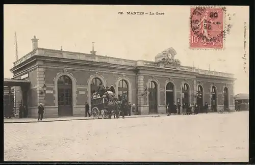 AK Mantes, La Gare, Kutsche vor dem Bahnhof