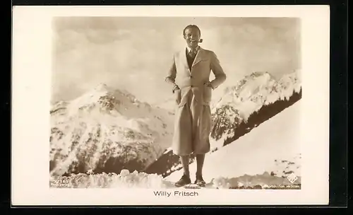 AK Schauspieler Willy Fritsch in den Bergen