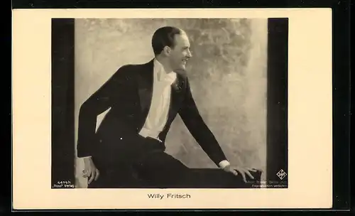 AK Schauspieler Willy Fritsch im Anzug mit Fliege