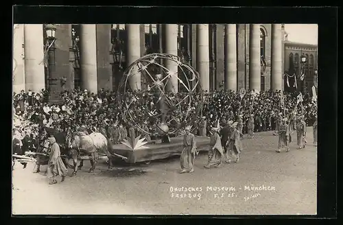 Foto-AK München, Festzug 1925 vor dem Deutschen Museum, Wagen mit Weltkugel