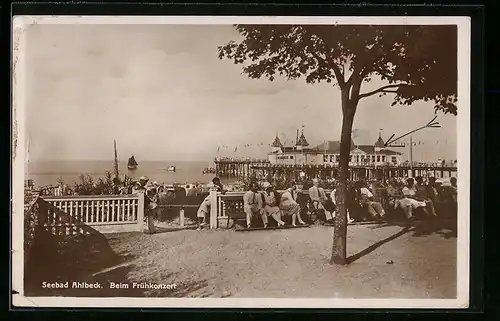 AK Ostseebad Ahlbeck, Urlauber beim Frühkonzert