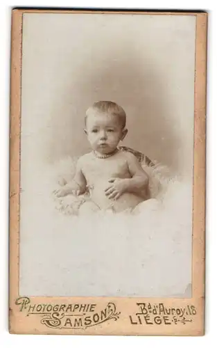 Fotografie Samson, Liege, B. d`Auroy 18, süsse Baby mit blonden Haaren und Halskette