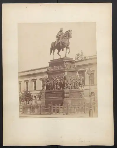 Fotografie PGH, Berlin, Ansicht Berlin, Denkmal Friedrich der Grosse der Alte Fritz, Unter den Linden