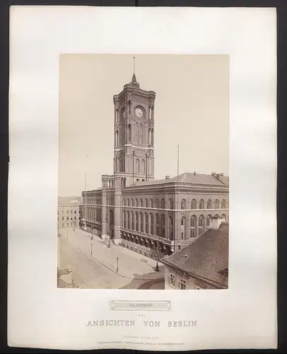 Fotografie PGH, Berlin, Ansicht Berlin, das rote Rathaus Berlin 1880 in der Königstrasse, Turm mit Uhr