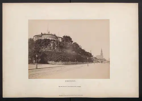 Fotografie Otto Schmidt (Nachf.), Dresden, Ansicht Dresden, Blick zum Gasthaus Königl. Belveder auf Brühlsche Terrassen