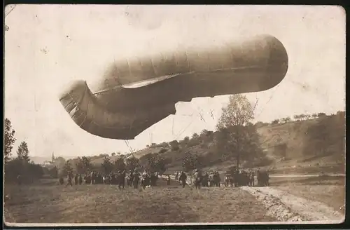 Fotografie 1.WK, Fesselballon für Artillerie-Beobachtung steigt auf