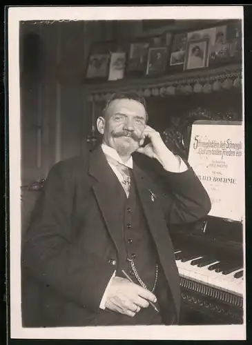 Fotografie Portrait Willy Boehme, Herz-Anhaltinischer Musikdirektor & Musik-Dichter Bismarck-Hymne Text Berthold Roy