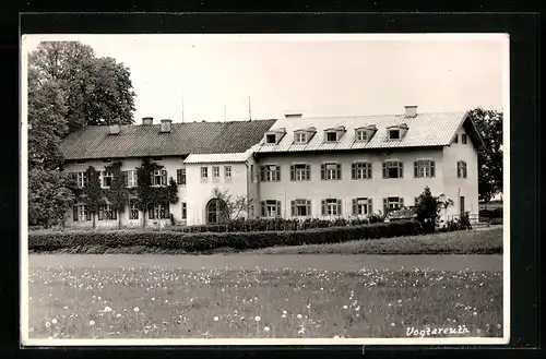 AK Vogtareuth über Rosenheim, Langes Haus mit Rundfenster-Vorbau