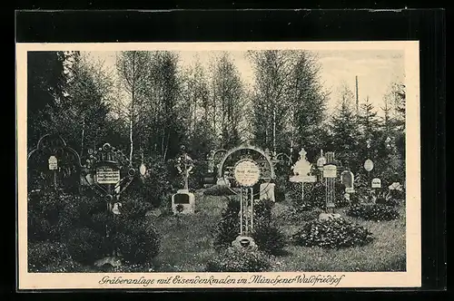 AK München-Hadern, Gräberanlage mit Eisendenkmalen im Waldfriedhof