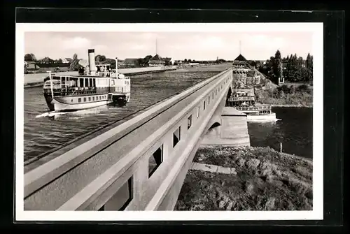 AK Minden, Mittellandkanal, Überführung über die Weser, Dampfer