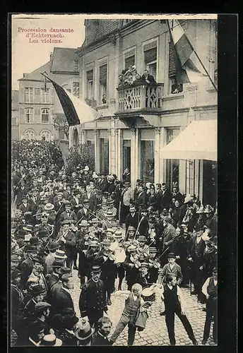 AK Echternach, Procession dansante, Les violons