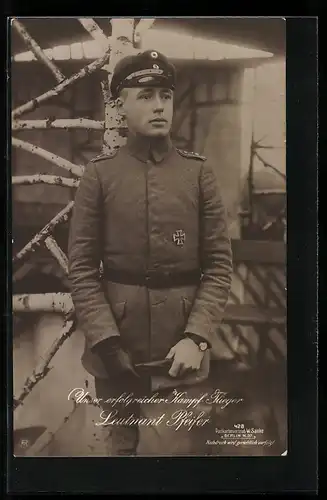 Foto-AK Sanke Nr.: 428, Leutnant Pfeifer in Uniform mit Eisernes Kreuz