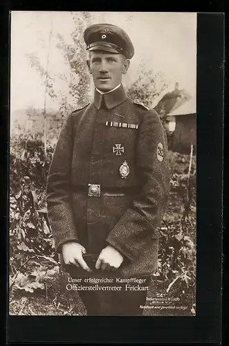 Foto-AK Sanke Nr. 561: Offizierstellvertreter Frickart in Uniform mit Flugzeugführerabzeichen und EK I