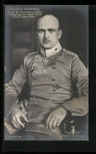 Foto-AK Sanke Nr. 536: Hauptmann Brandenburg mit Pour-le-Mérite-Abzeichen