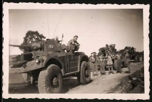 Fotografie Soldaten der Fremdenlegion mit Panzer, Tank, French Foreign Legion