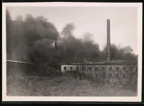 Fotografie unbekannter Fotograf, Ansicht Trittau, Brand der Ziegelei 1938