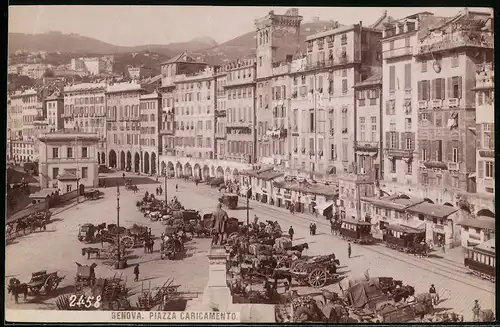 Fotografie unbekannter Fotograf, Ansicht Genua - Genova, Piazza Caricamento mit Pferdebahn / Strassenbahn