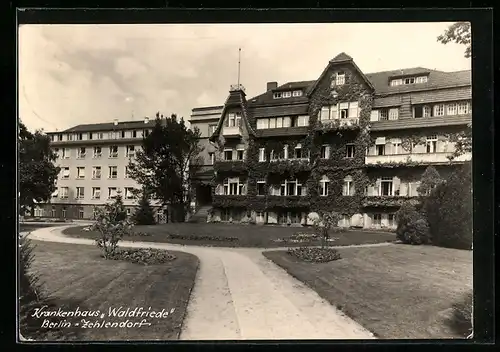 AK Berlin-Zehlendorf, Krankenhaus Waldfriede, Gartenansicht