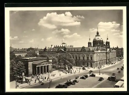 AK Berlin, Ehrenmal, Zeughaus und Dom