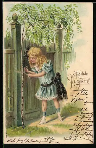 AK Mädchen bindet einen Birkenstamm an den Zaun, Pfingsten