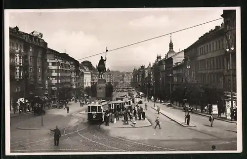 AK Prag, Wenzelsplatz, Strassenbahnen und Denkmal