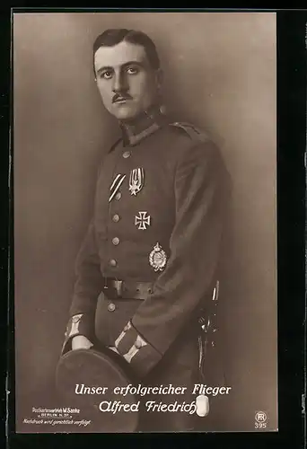 Foto-AK Sanke ohne Nr.: Kampf-Flieger Alfred Friedrich in Uniform mit Dolch