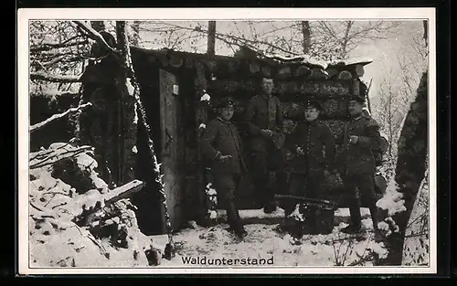 AK Soldaten im Waldunterstand