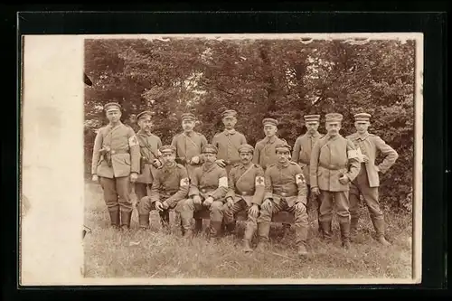 AK Sanitäter vom Roten Kreuz in Uniform