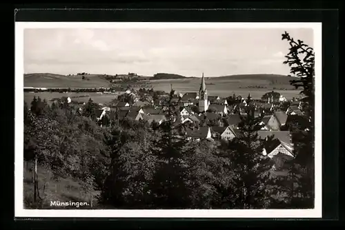 AK Münsingen, Ortsansicht mit Kirchturm