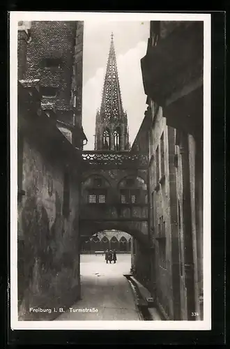 AK Freiburg i. B., Turmstrasse mit Kirche