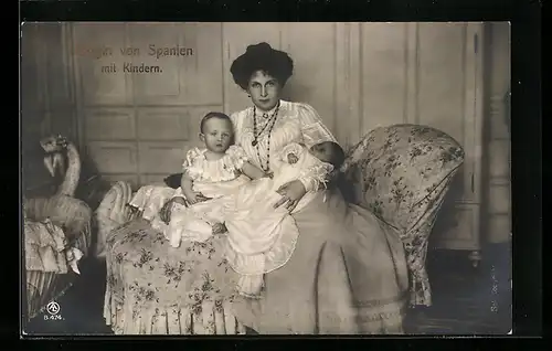 AK Königin von Spanien mit Kindern