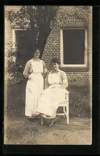 Foto-AK Zwei Krankenschwestern im Garten, Medizin