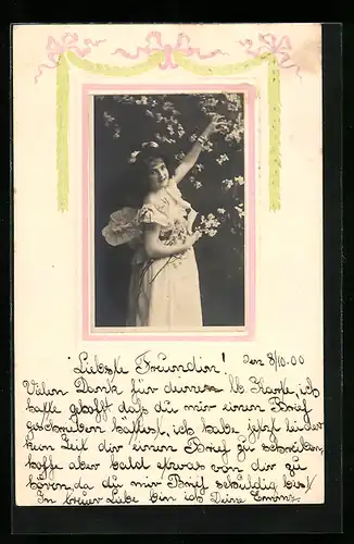 Foto-Collage-AK Junge Dame im Kleid mit Blütenzweigen