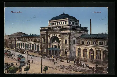 AK Mannheim, Bahnhof mit Strassenbahnen