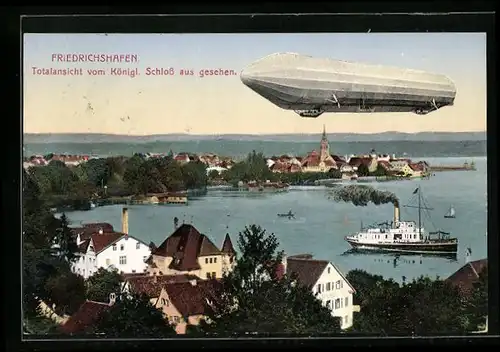 AK Friedrichshafen a. B., Totalansicht vom Königl. Schloss aus, Zeppelin über der Szenerie